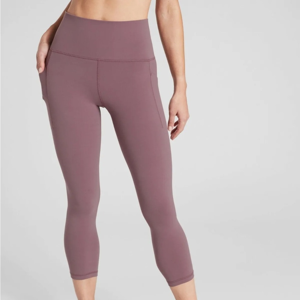 Athleta Salutation Stash Pocket II Capri in Powervia Volcanic Violet